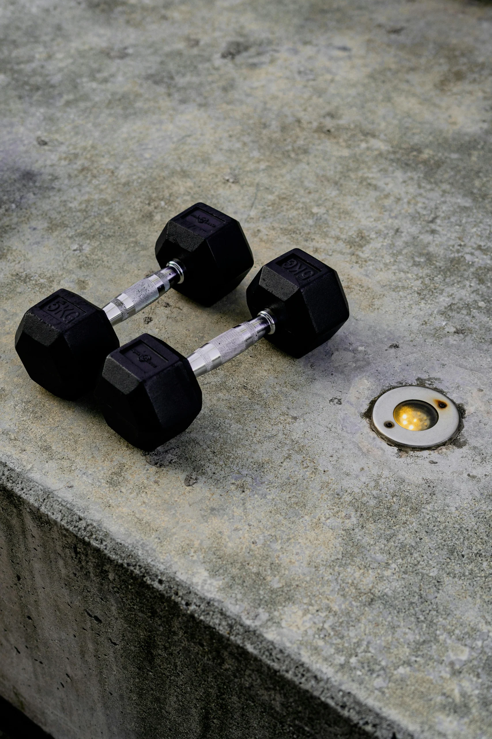 IRON CORE HEX DUMBBELLS (PAIR)